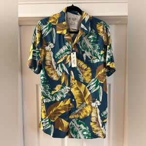 an original Penguin by Munsingwear, men’s shirt sleeve button down shirt size s